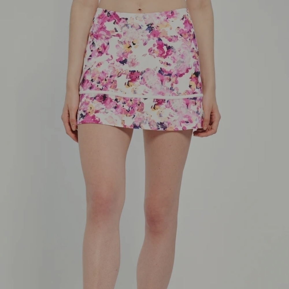 Lija Printed Fusion Skort 13. Daisy Chain. Size Small. New.This slightly a-lin
